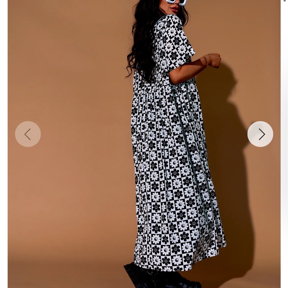 Dressed in LALA Black and White Floral Checker Maxi Dress - Picture 2 of 3